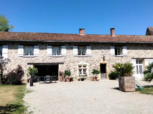 Historic Estate 15th Century, Revenue Potential, Guest Cottages, Outbuildings, 2.8 Ha