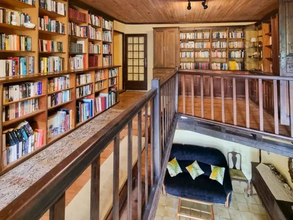 7-bedroom Country House In Peyrefitte-du-razes, France (317 M²)