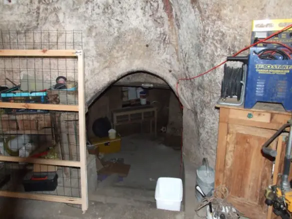 Aubeterre Sur Dronne – 2 Bedroom Apartment With Ground Floor Commercial Space.
