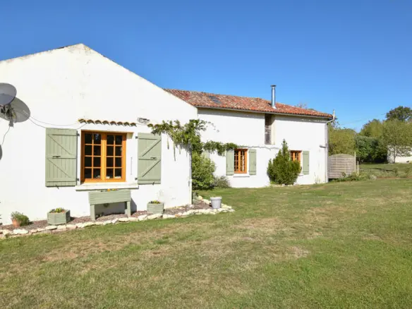 Two Detached Properties, Large Barns, Lake, 14 Ha, Woodland, 2 Pools, No Near Neighbours, Potential Revenue