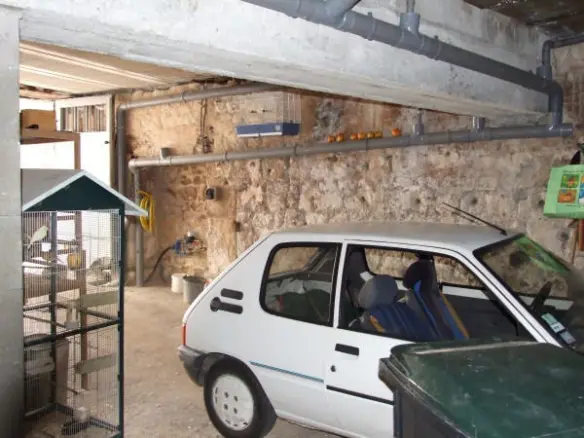 Aubeterre Sur Dronne – 2 Bedroom Apartment With Ground Floor Commercial Space.