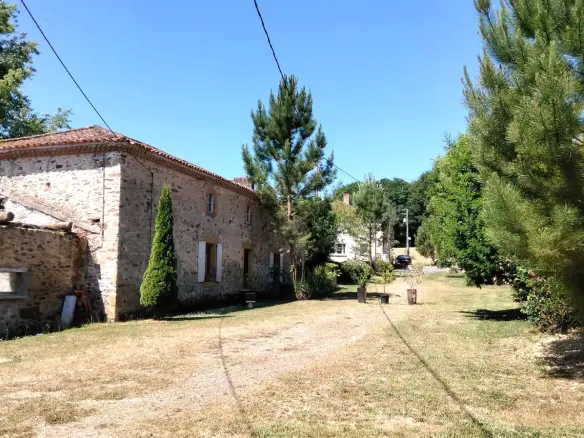 Historic Estate 15th Century, Revenue Potential, Guest Cottages, Outbuildings, 2.8 Ha