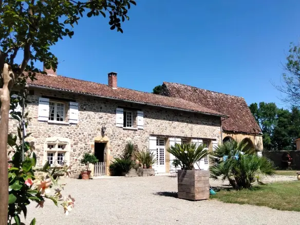 Historic Estate 15th Century, Revenue Potential, Guest Cottages, Outbuildings, 2.8 Ha