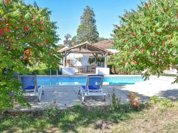 Two Detached Properties, Large Barns, Lake, 14 Ha, Woodland, 2 Pools, No Near Neighbours, Potential Revenue