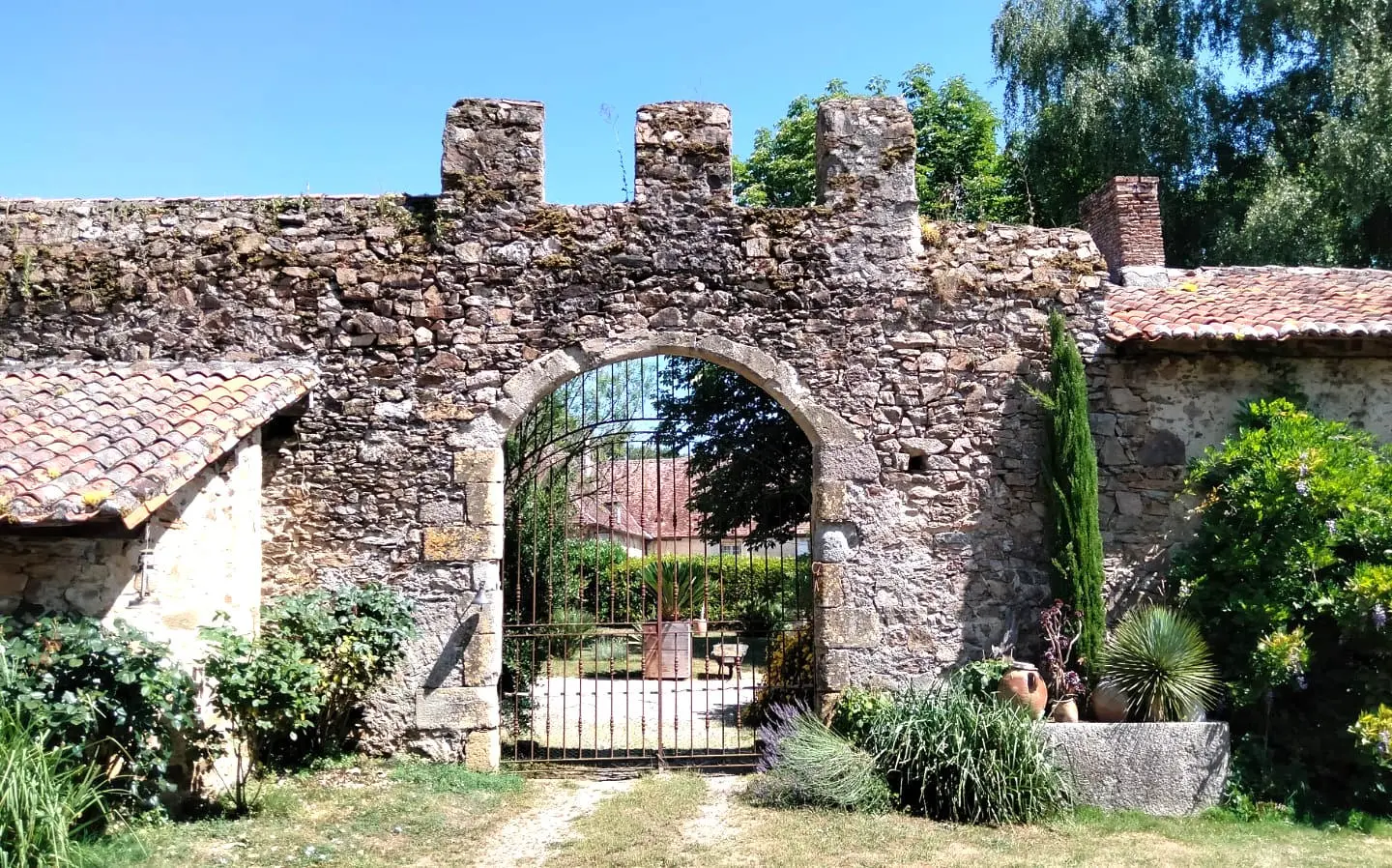Historic Estate 15th Century, Revenue Potential, Guest Cottages, Outbuildings, 2.8 Ha