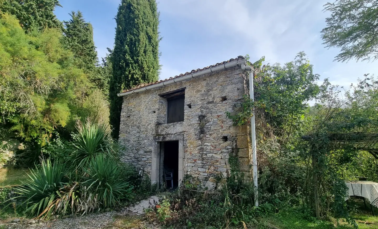 7-bedroom Country House In Peyrefitte-du-razes, France (317 M²)
