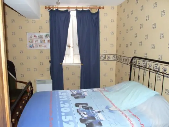 Aubeterre Sur Dronne – 2 Bedroom Apartment With Ground Floor Commercial Space.