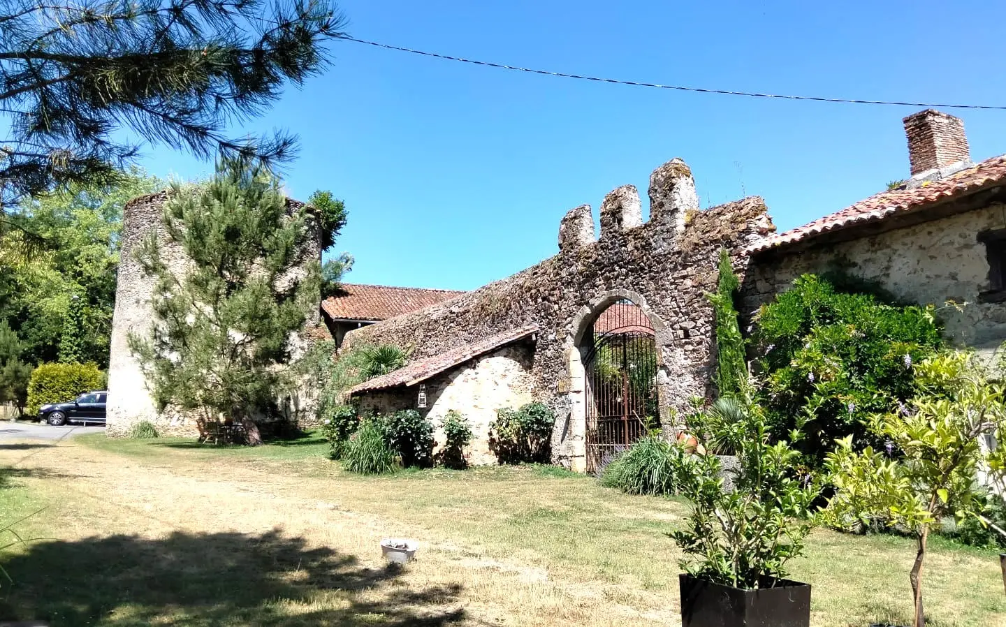 Historic Estate 15th Century, Revenue Potential, Guest Cottages, Outbuildings, 2.8 Ha