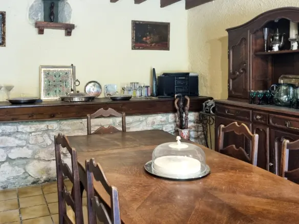 7-bedroom Country House In Peyrefitte-du-razes, France (317 M²)