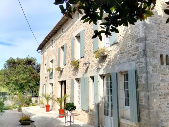 Stunning Historic Old Stone Mill, In The Heart Of A Village, Outbuildings, River Views – Lizant (vienne)