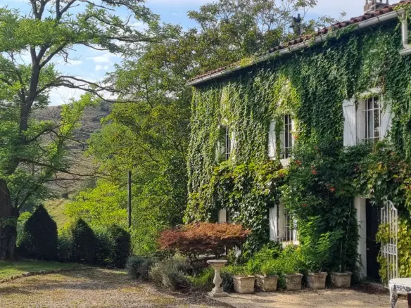 7-bedroom Country House In Peyrefitte-du-razes, France (317 M²)