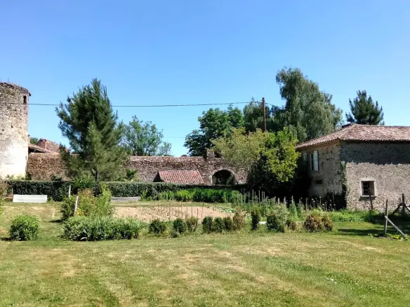 Historic Estate 15th Century, Revenue Potential, Guest Cottages, Outbuildings, 2.8 Ha