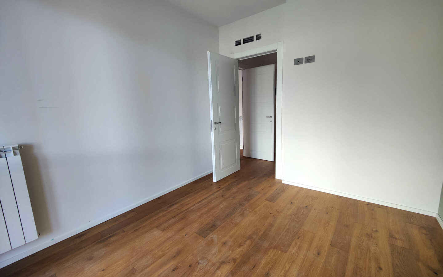 B66 Bilocale Nuovo Con Giardino Privato, Vista Mare E Piscina Condominiale. Compreso Box Auto