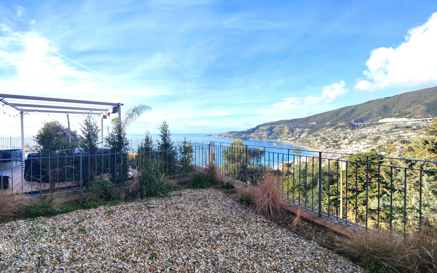 B66 Bilocale Nuovo Con Giardino Privato, Vista Mare E Piscina Condominiale. Compreso Box Auto