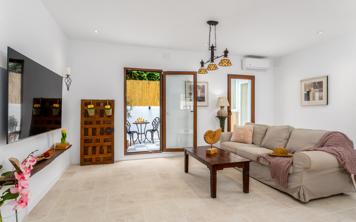 Stylishly Renovated Home With Patio In The Heart Of Casco Antiguo, Altea