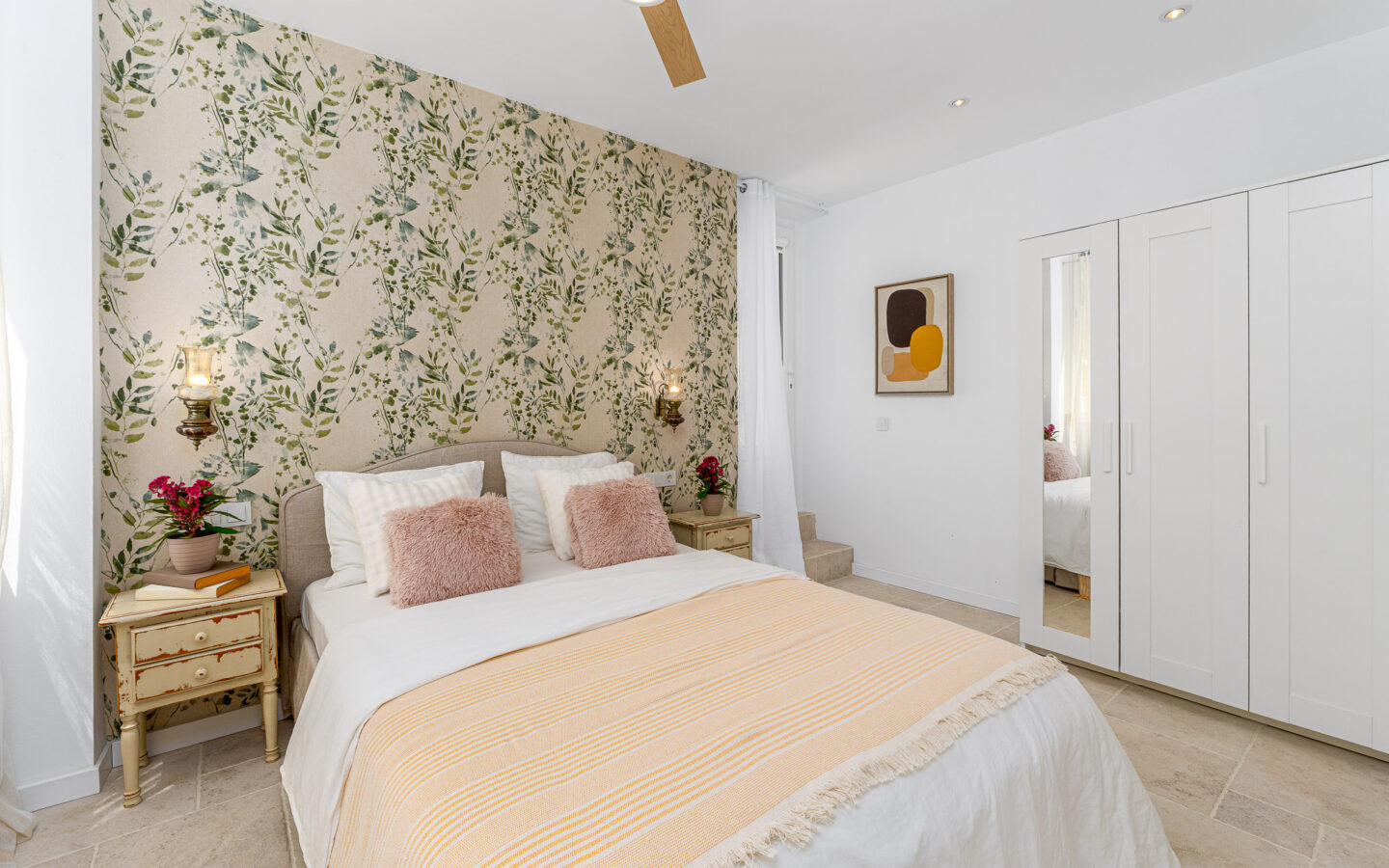 Stylishly Renovated Home With Patio In The Heart Of Casco Antiguo, Altea