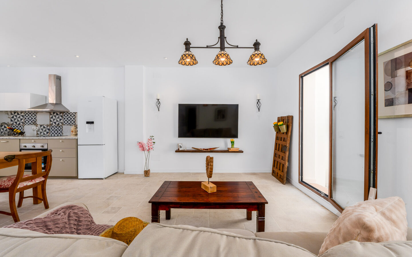 Stylishly Renovated Home With Patio In The Heart Of Casco Antiguo, Altea