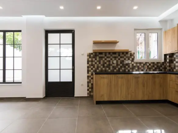 Commercial Property In Athens – Center – Center, Greece (305 M²)