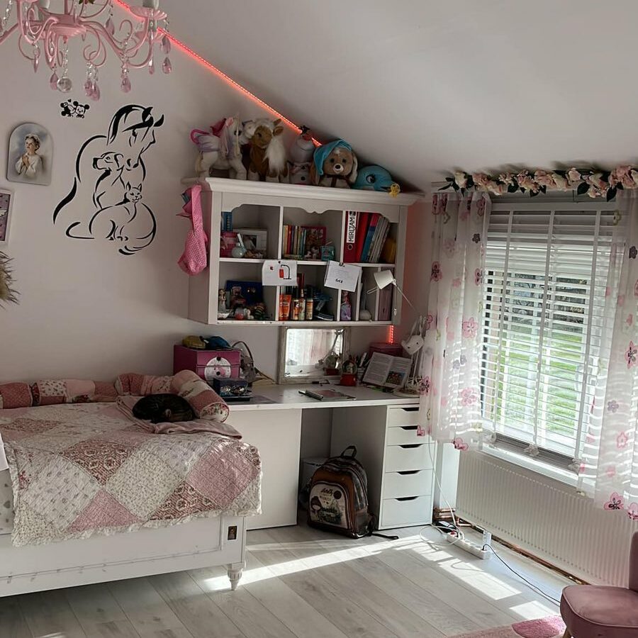 Great Single-family Home With Large Double Garage, Storage Room, And Outbuildings.**title:** 3 Beds Single-family Home With Double Garage, Germany