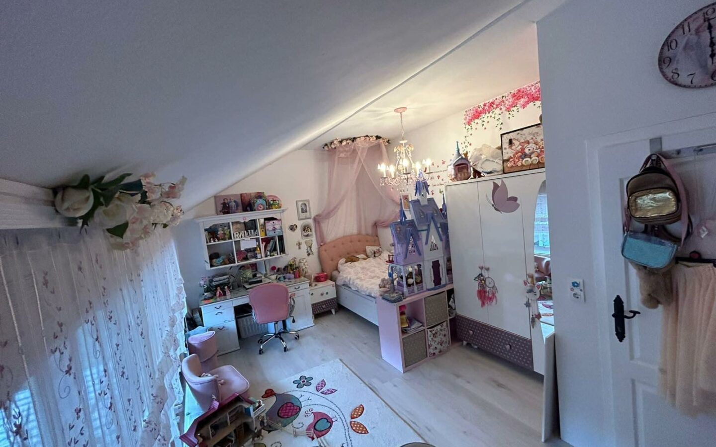 Great Single-family Home With Large Double Garage, Storage Room, And Outbuildings.**title:** 3 Beds Single-family Home With Double Garage, Germany
