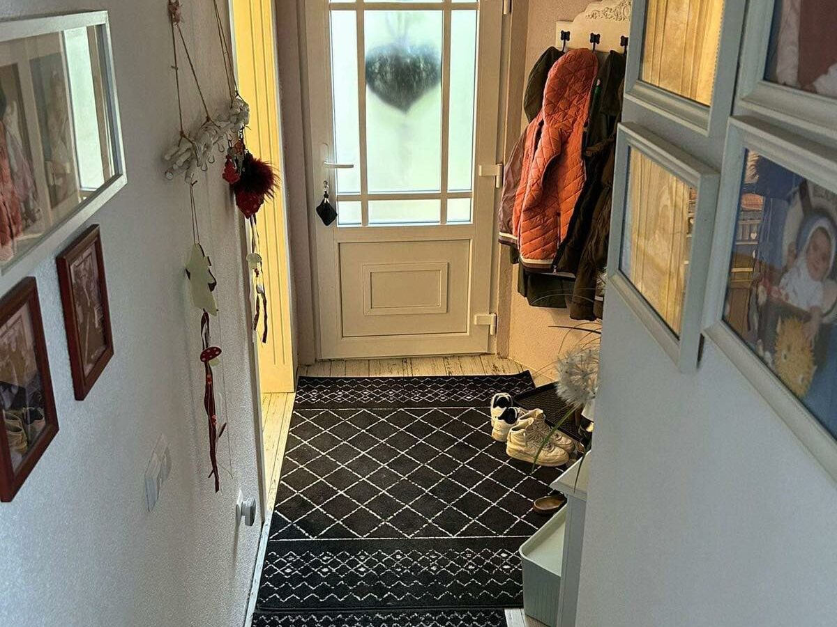 Great Single-family Home With Large Double Garage, Storage Room, And Outbuildings.**title:** 3 Beds Single-family Home With Double Garage, Germany