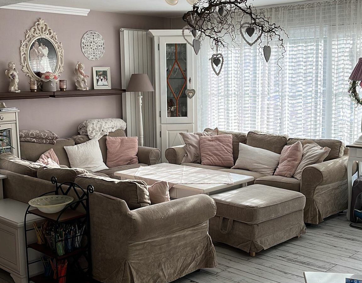 Great Single-family Home With Large Double Garage, Storage Room, And Outbuildings.**title:** 3 Beds Single-family Home With Double Garage, Germany