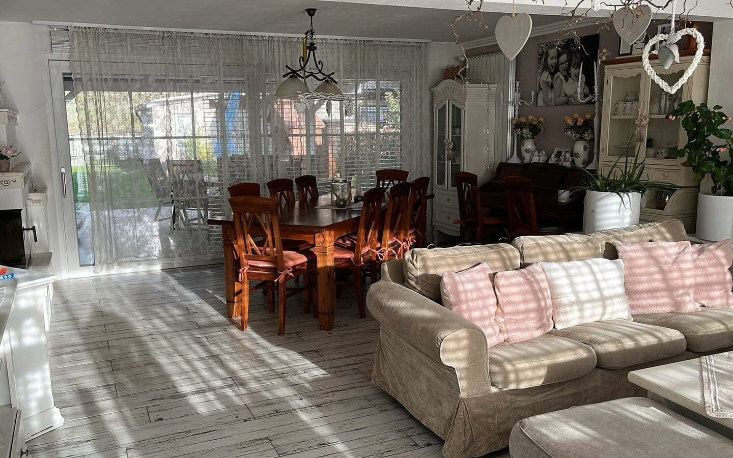 Great Single-family Home With Large Double Garage, Storage Room, And Outbuildings.**title:** 3 Beds Single-family Home With Double Garage, Germany