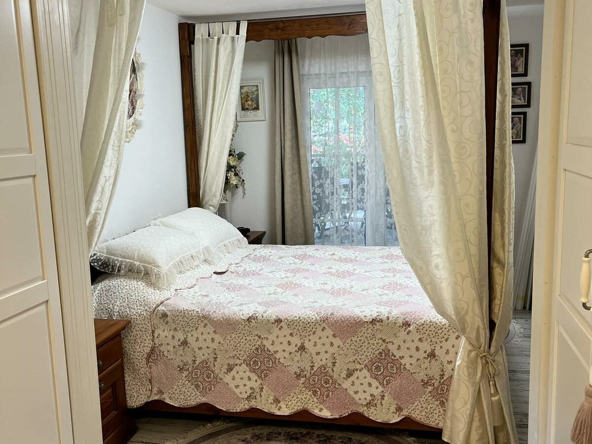 Great Single-family Home With Large Double Garage, Storage Room, And Outbuildings.**title:** 3 Beds Single-family Home With Double Garage, Germany