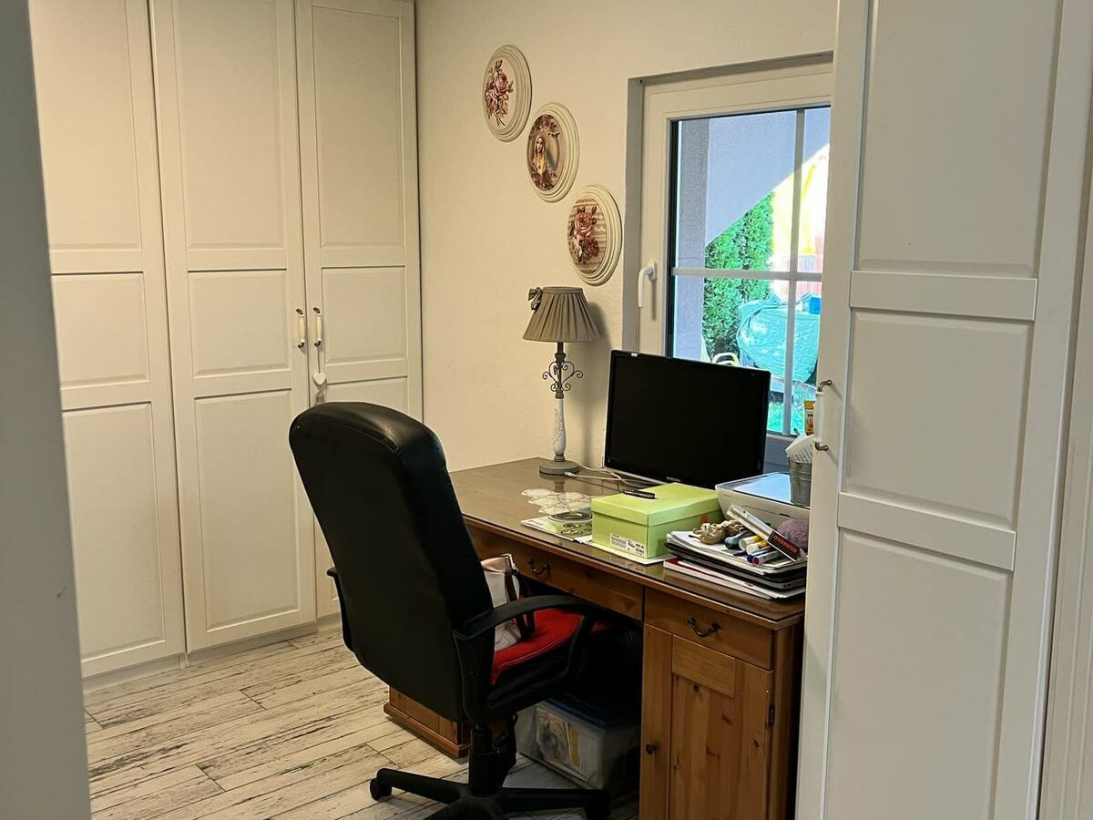 Great Single-family Home With Large Double Garage, Storage Room, And Outbuildings.**title:** 3 Beds Single-family Home With Double Garage, Germany