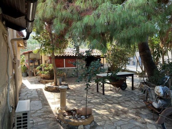Single Storey House. Garden. 5 Minutes Drive To Agios Nikolaos And Beaches – East Crete