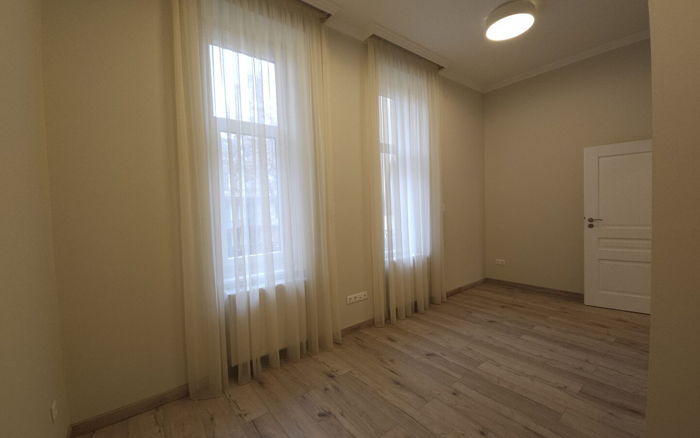 I Recommend This Tastefully Renovated 108 Sqm, 3-room Apartment On The 2nd Floor Of Xi. Villányi Street