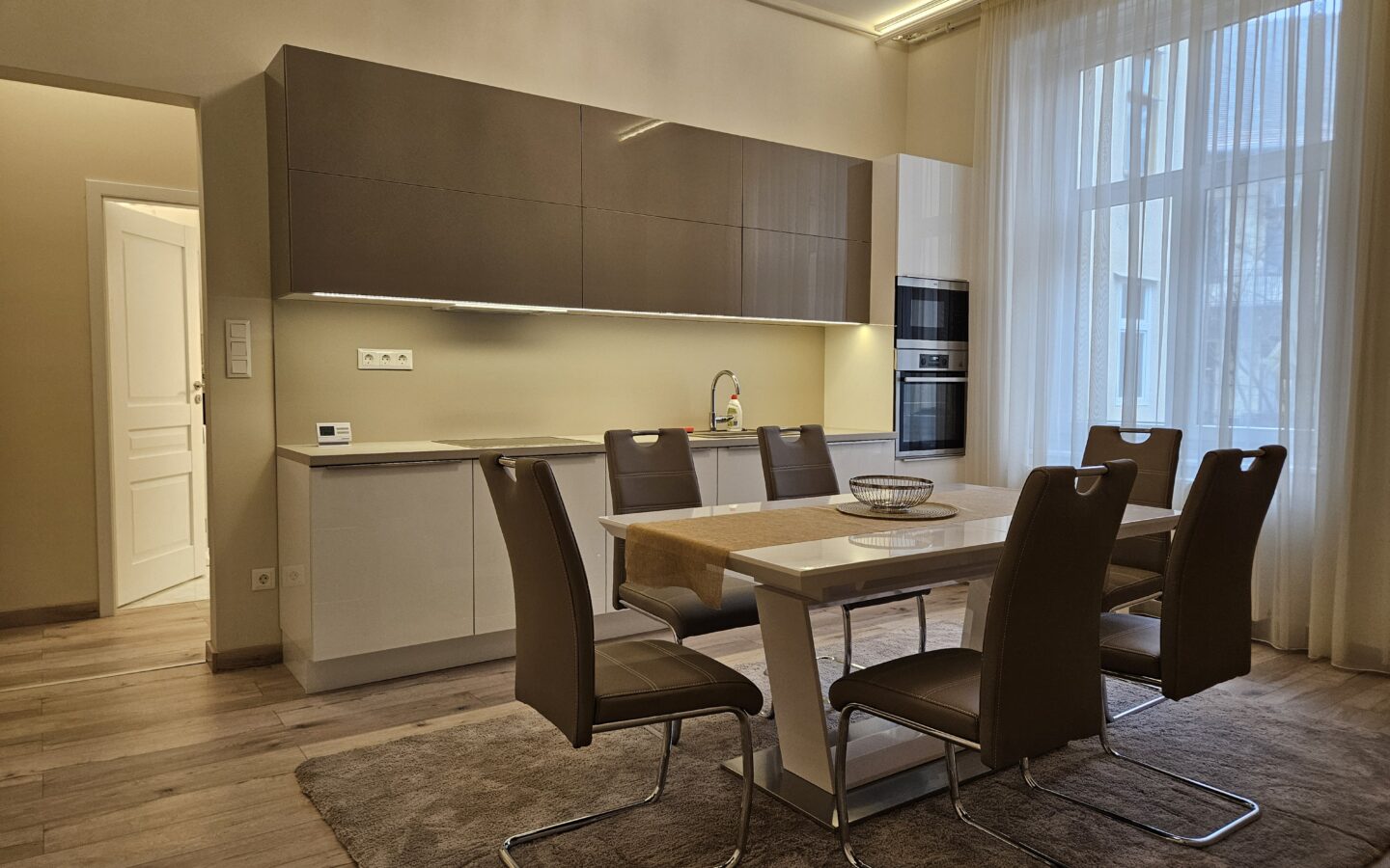 I Recommend This Tastefully Renovated 108 Sqm, 3-room Apartment On The 2nd Floor Of Xi. Villányi Street