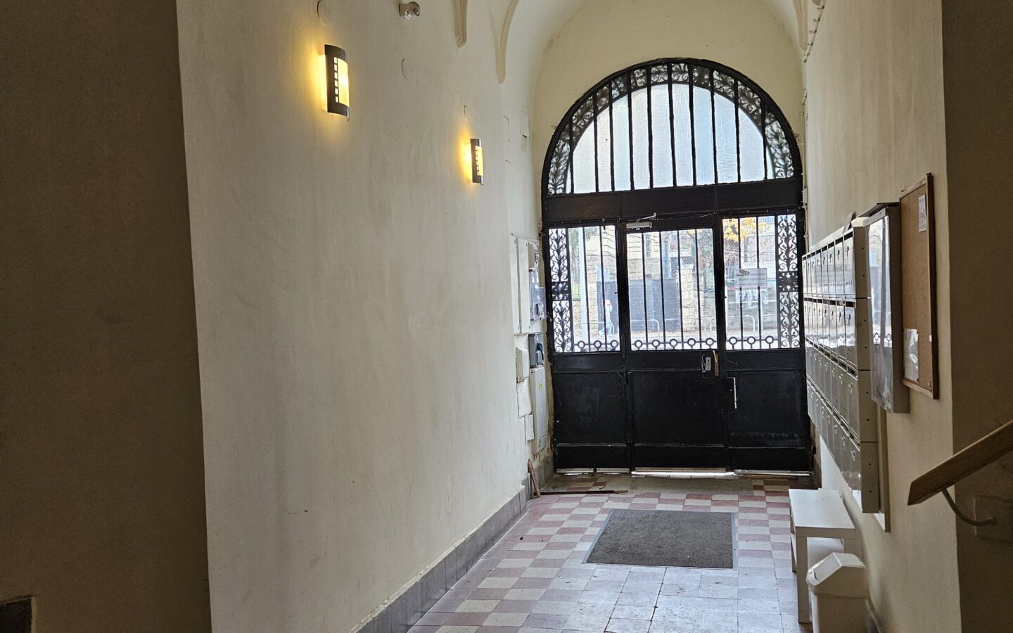 I Recommend This Tastefully Renovated 108 Sqm, 3-room Apartment On The 2nd Floor Of Xi. Villányi Street
