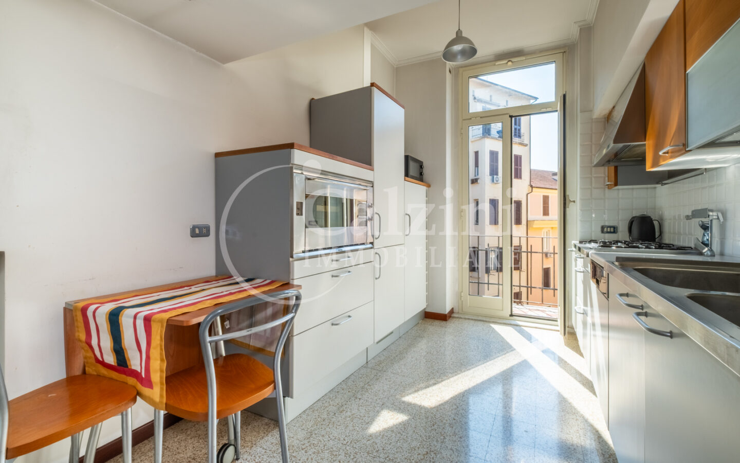 Penthouse With Terrace & Fireplace – Period Building