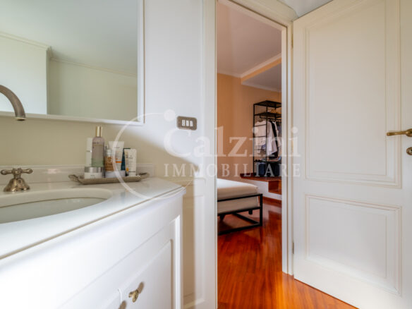 Penthouse With Terrace & Fireplace – Period Building