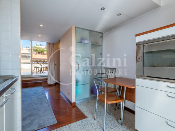 Penthouse With Terrace & Fireplace – Period Building