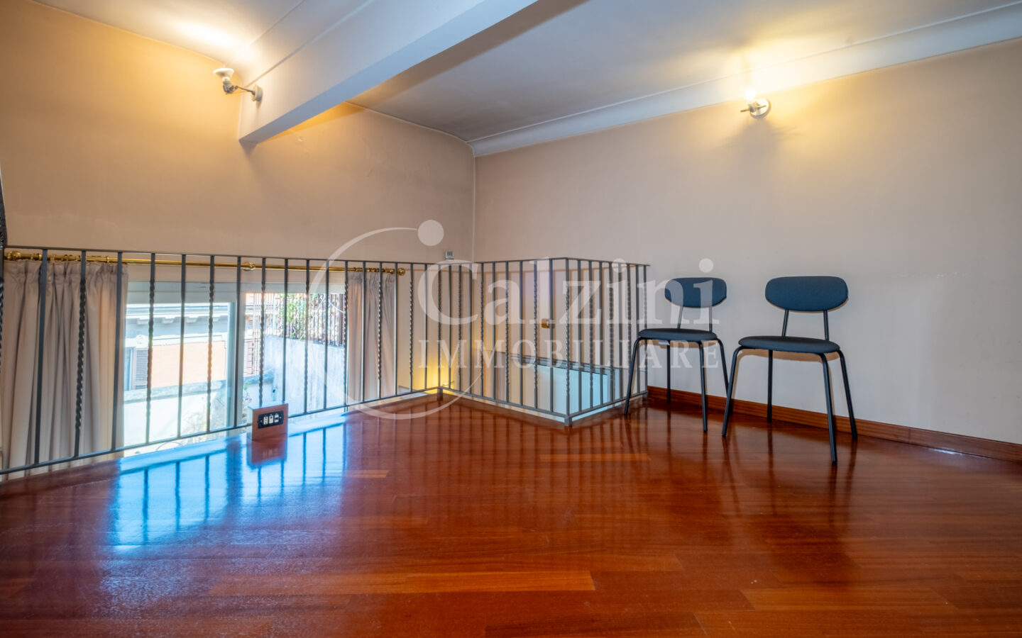 Penthouse With Terrace & Fireplace – Period Building