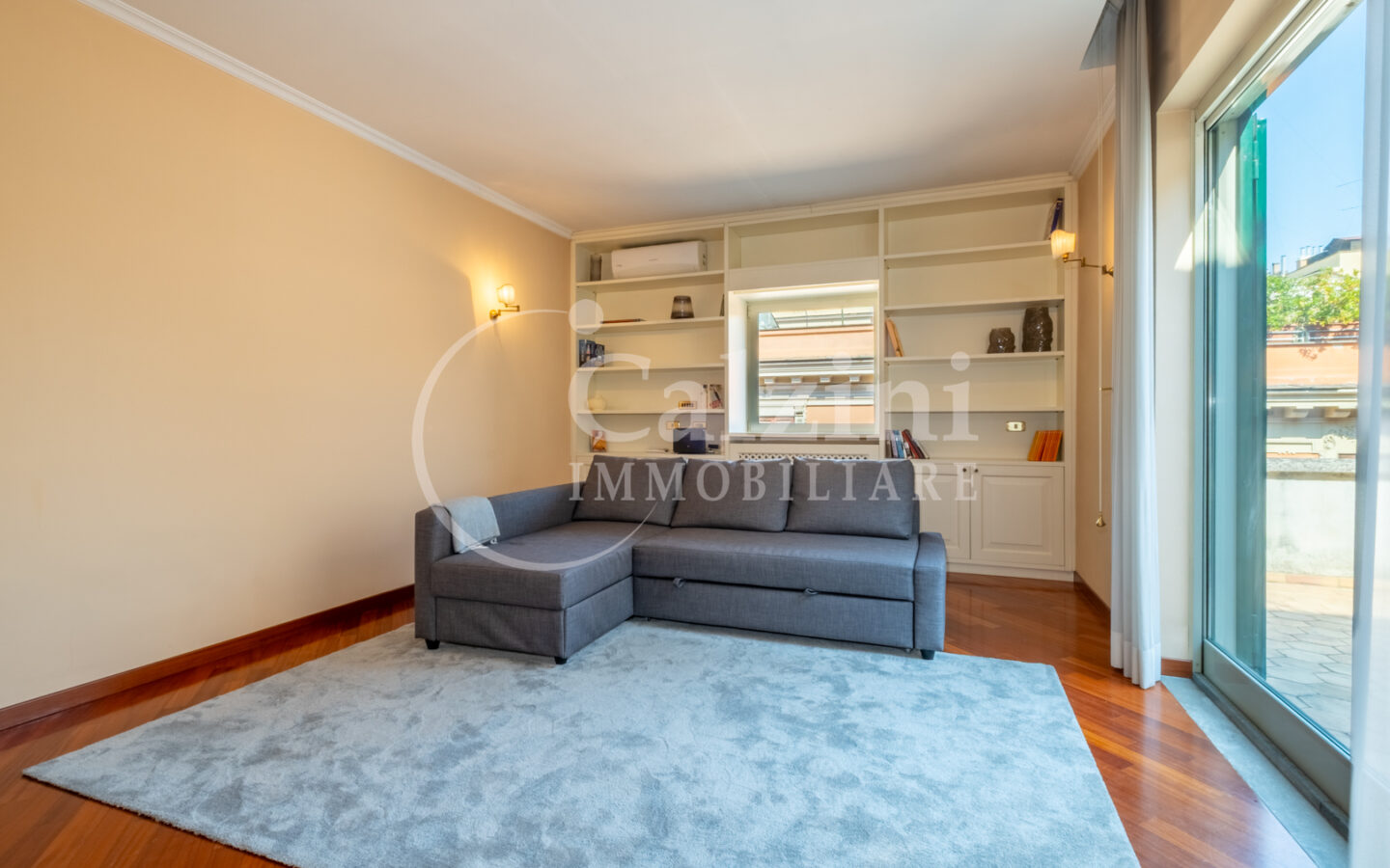 Penthouse With Terrace & Fireplace – Period Building