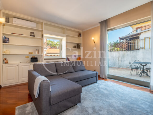 Penthouse With Terrace & Fireplace – Period Building