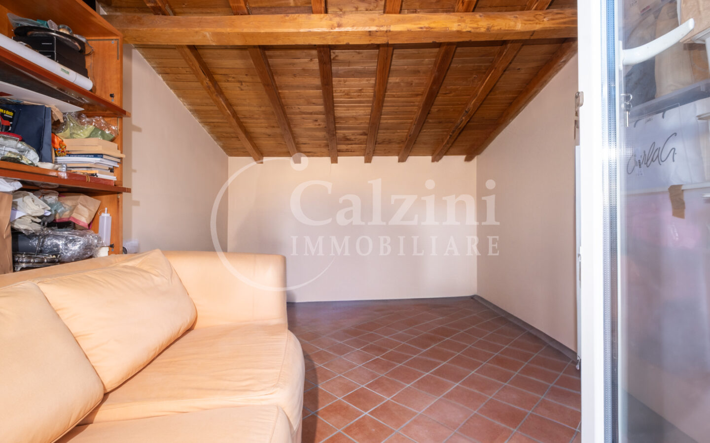 Penthouse With Terrace & Fireplace – Period Building