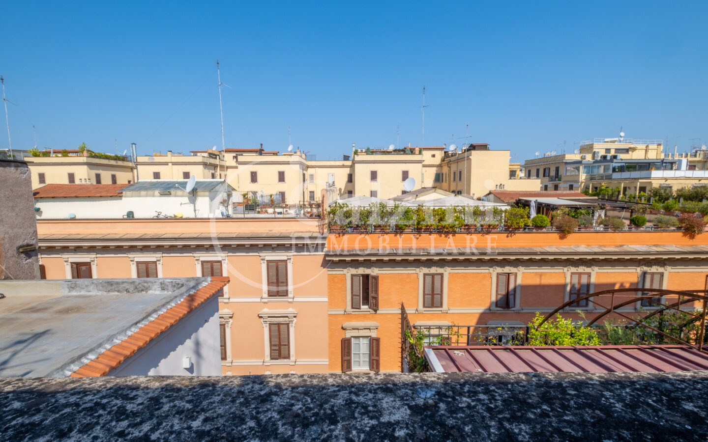 Penthouse With Terrace & Fireplace – Period Building