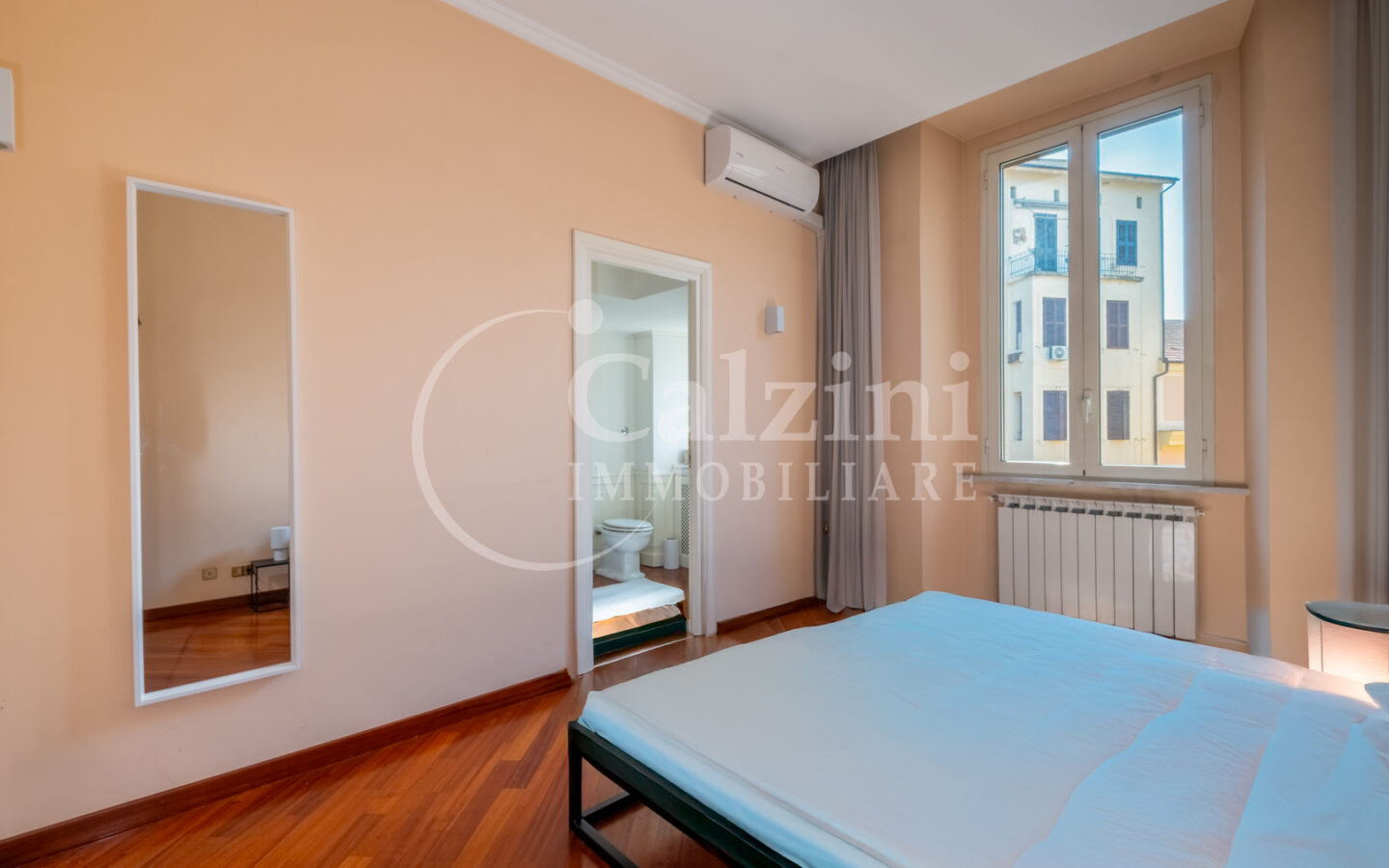 Penthouse With Terrace & Fireplace – Period Building