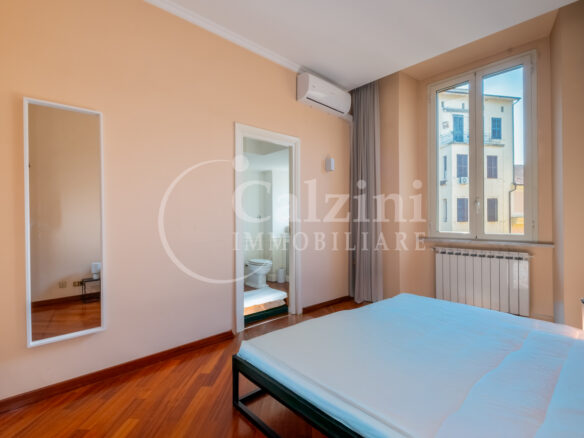 Penthouse With Terrace & Fireplace – Period Building