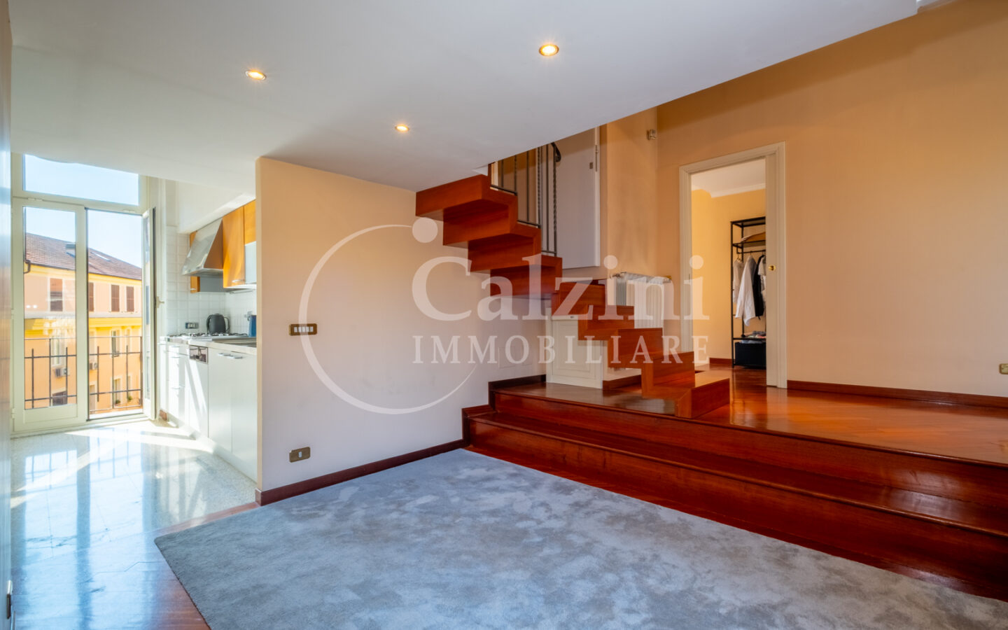 Penthouse With Terrace & Fireplace – Period Building