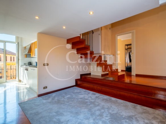 Penthouse With Terrace & Fireplace – Period Building