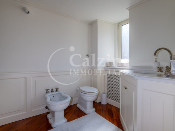 Penthouse With Terrace & Fireplace – Period Building