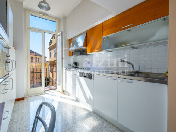 Penthouse With Terrace & Fireplace – Period Building