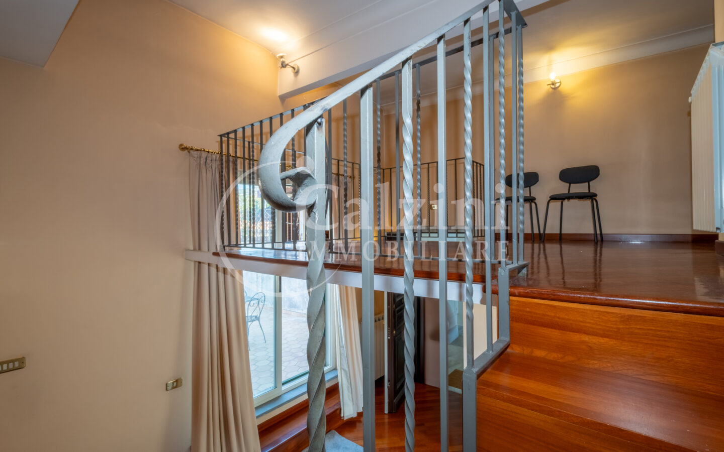 Penthouse With Terrace & Fireplace – Period Building