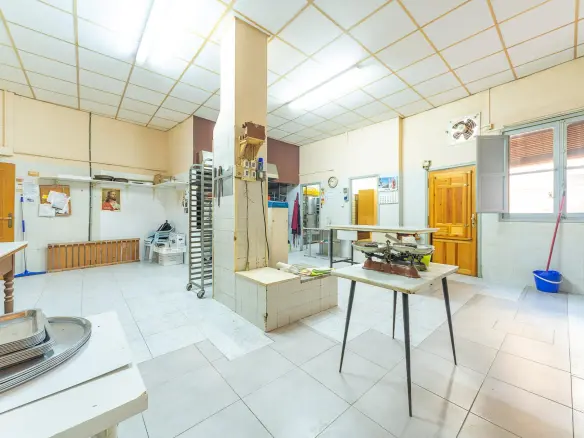 Commercial Unit In Novelda, Spain (150 M²)