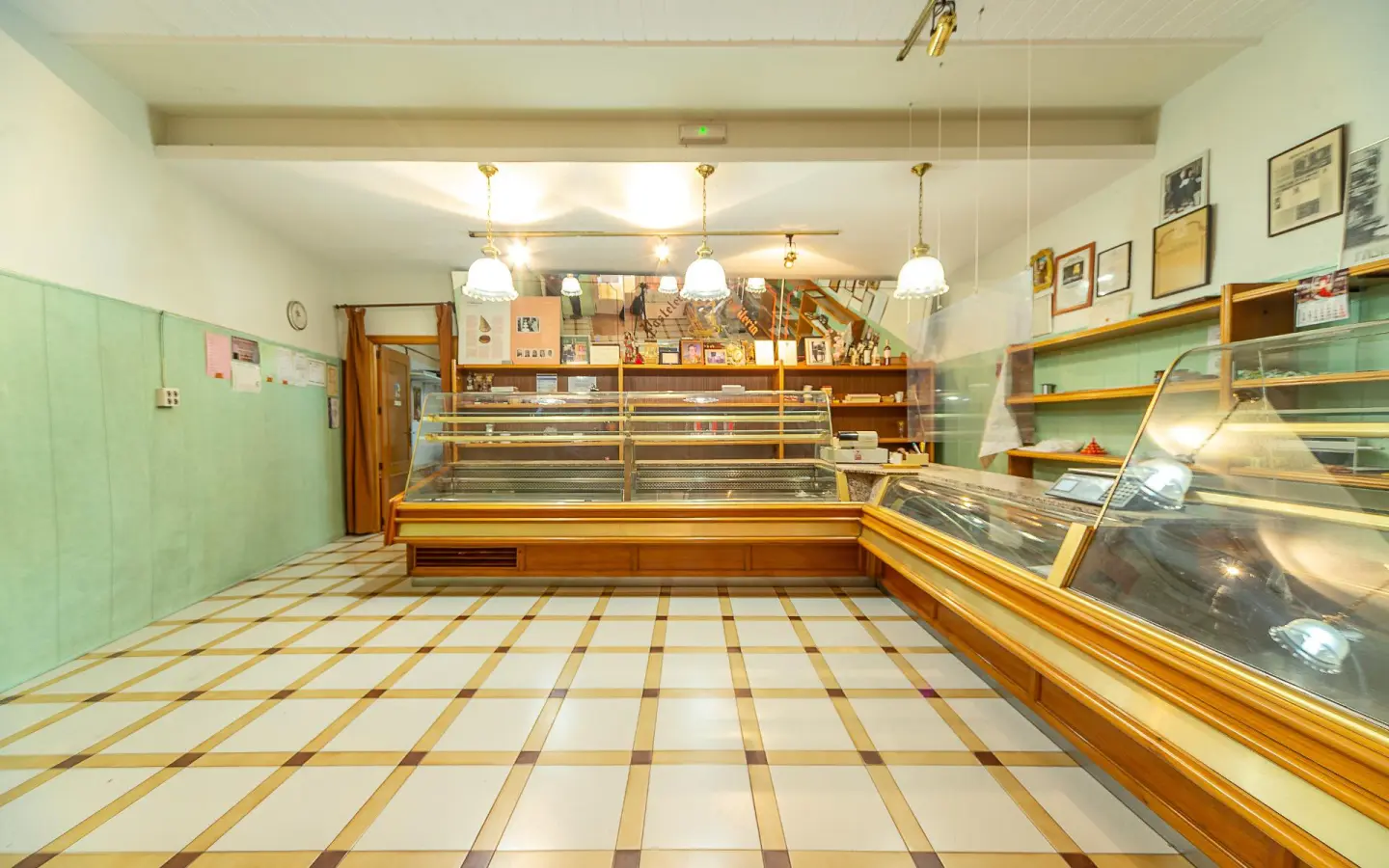 Commercial Unit In Novelda, Spain (150 M²)